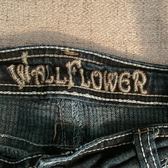 Well flower shorts for girls size 7. - Picture 2 of 4